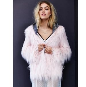 NWOT Ladakh x Urban Outfitters faux fur jacket - Pink size small